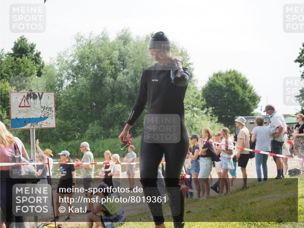 15.06.2025 - 27. Vierlanden-Triathlon KatJ http://msf.ph/oto/8019361 15.06.2025 10:18:49 Schwimmen 536 meine-sportfotos.de