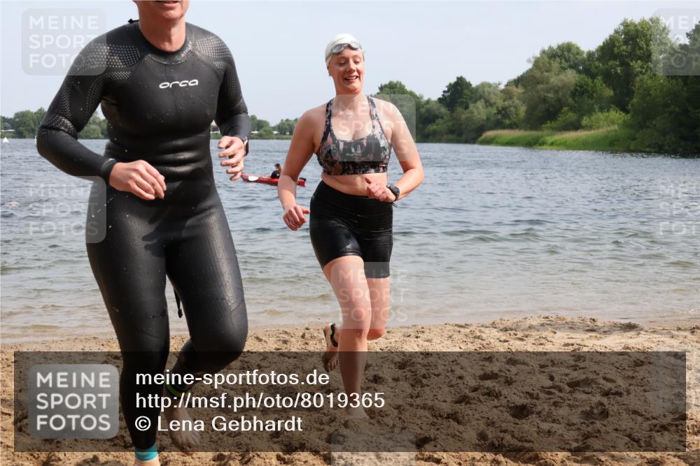 15.06.2025 - 27. Vierlanden-Triathlon Lena Gebhardt http://msf.ph/oto/8019365 15.06.2025 10:17:08 Schwimmen 471, 479, 510, 556, 567, 575, 581, 602, 610 meine-sportfotos.de