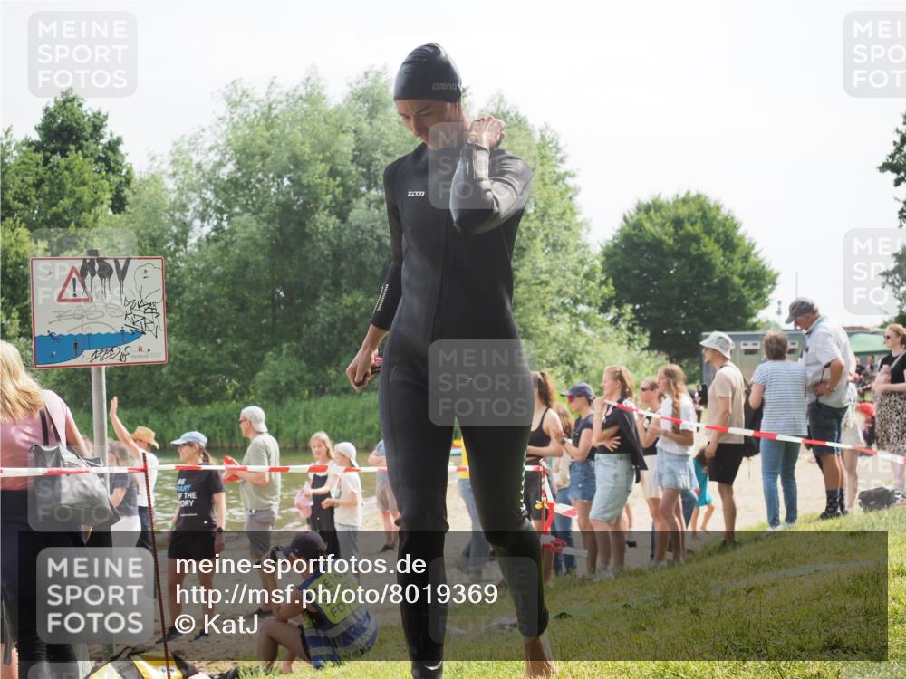 15.06.2025 - 27. Vierlanden-Triathlon KatJ http://msf.ph/oto/8019369 15.06.2025 10:18:49 Schwimmen 536 meine-sportfotos.de