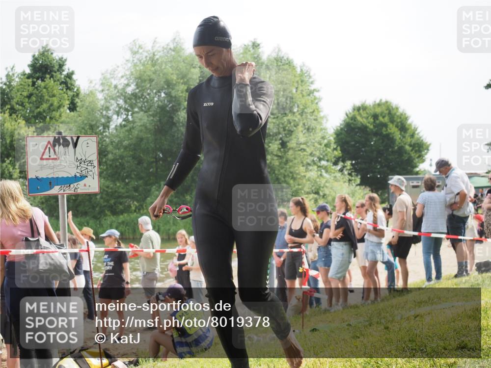 15.06.2025 - 27. Vierlanden-Triathlon KatJ http://msf.ph/oto/8019378 15.06.2025 10:18:49 Schwimmen 536 meine-sportfotos.de