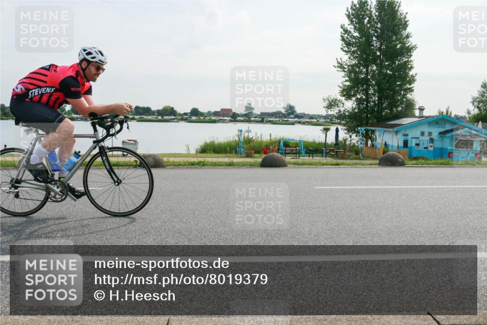 15.06.2025 - 27. Vierlanden-Triathlon H.Heesch http://msf.ph/oto/8019379 15.06.2025 09:37:57 Radfahren 241 meine-sportfotos.de