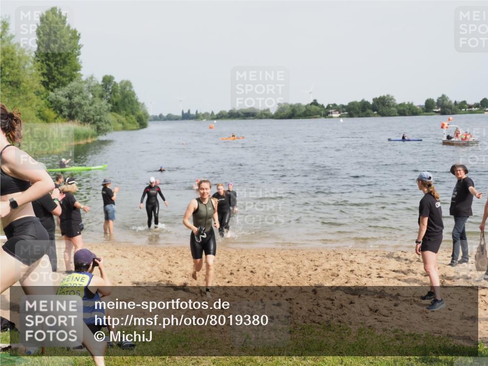 21.06.2025 - 27. Vierlanden-Triathlon MichiJ http://msf.ph/oto/8019380 15.06.2026 10:19:46 Schwimmen 500, 503, 539, 569, 578, 603 meine-sportfotos.de