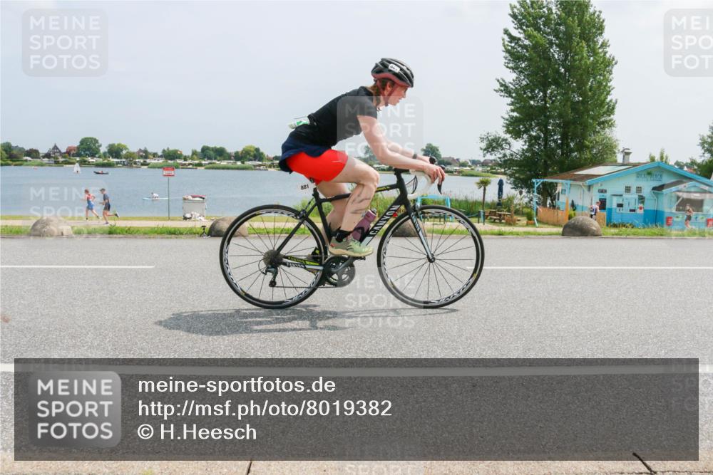 21.06.2025 - 27. Vierlanden-Triathlon H.Heesch http://msf.ph/oto/8019382 15.06.2025 12:01:06 Radfahren 687, 881, 909 meine-sportfotos.de