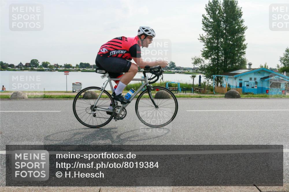 15.06.2025 - 27. Vierlanden-Triathlon H.Heesch http://msf.ph/oto/8019384 15.06.2025 09:37:57 Radfahren 241 meine-sportfotos.de