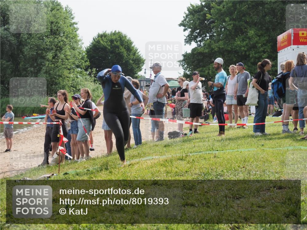 15.06.2025 - 27. Vierlanden-Triathlon KatJ http://msf.ph/oto/8019393 15.06.2025 10:19:09 Schwimmen 478, 498, 543, 558 meine-sportfotos.de