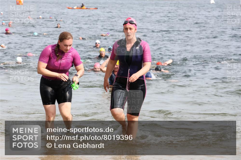 15.06.2025 - 27. Vierlanden-Triathlon Lena Gebhardt http://msf.ph/oto/8019396 15.06.2025 10:17:11 Schwimmen 479, 510, 556, 567, 575, 581, 584, 602 meine-sportfotos.de