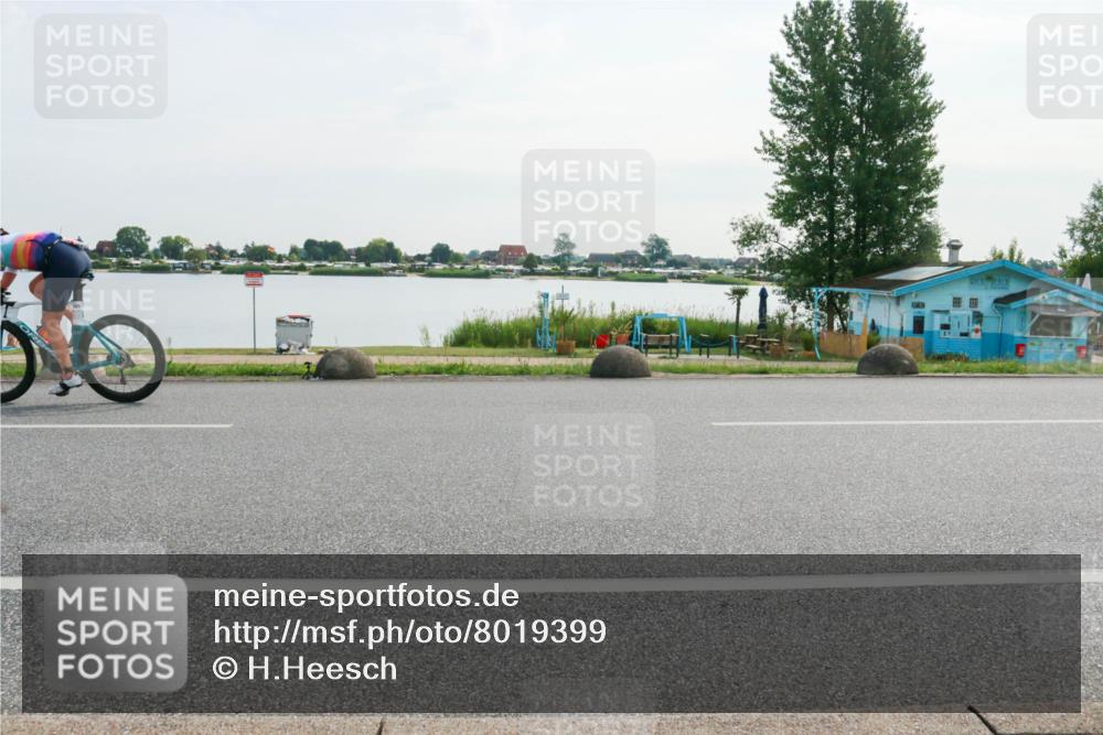 15.06.2025 - 27. Vierlanden-Triathlon H.Heesch http://msf.ph/oto/8019399 15.06.2025 09:38:01 Radfahren 225 meine-sportfotos.de