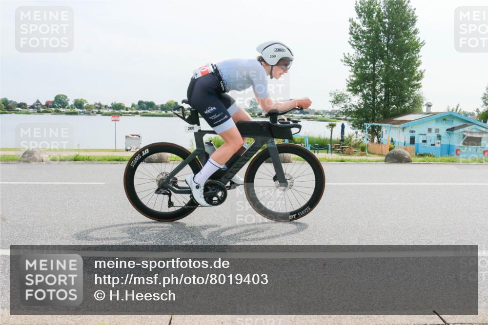 15.06.2025 - 27. Vierlanden-Triathlon H.Heesch http://msf.ph/oto/8019403 15.06.2025 10:22:31 Radfahren 200, 241 meine-sportfotos.de