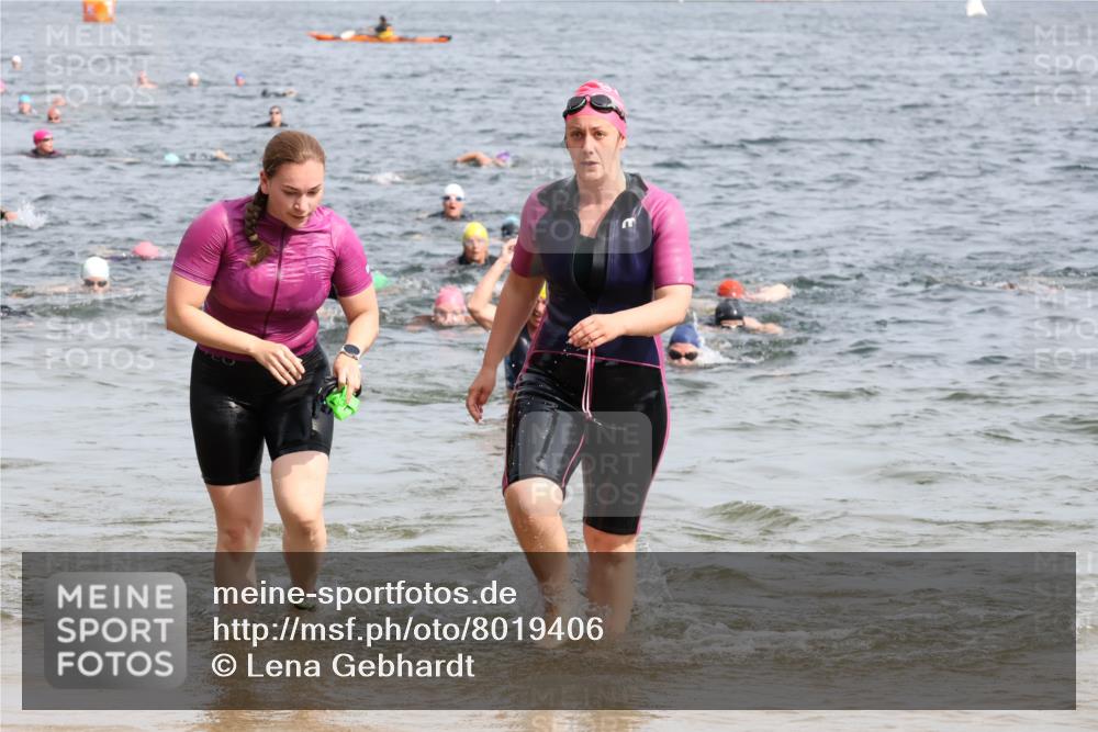 15.06.2025 - 27. Vierlanden-Triathlon Lena Gebhardt http://msf.ph/oto/8019406 15.06.2025 10:17:11 Schwimmen 479, 510, 556, 567, 575, 581, 584, 602 meine-sportfotos.de