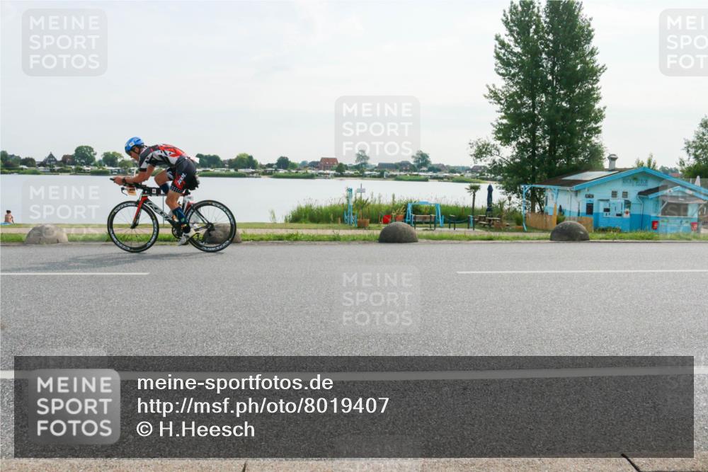 15.06.2025 - 27. Vierlanden-Triathlon H.Heesch http://msf.ph/oto/8019407 15.06.2025 09:38:04 Radfahren 143, 225 meine-sportfotos.de