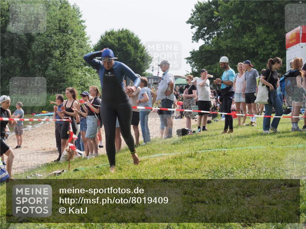 15.06.2025 - 27. Vierlanden-Triathlon KatJ http://msf.ph/oto/8019409 15.06.2025 10:19:09 Schwimmen 478, 498, 543, 558 meine-sportfotos.de