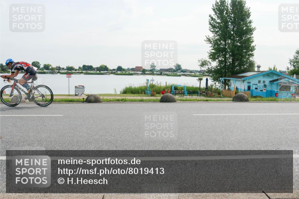 15.06.2025 - 27. Vierlanden-Triathlon H.Heesch http://msf.ph/oto/8019413 15.06.2025 09:38:04 Radfahren 143, 225 meine-sportfotos.de