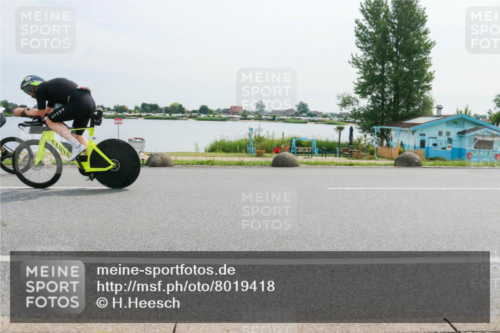 15.06.2025 - 27. Vierlanden-Triathlon H.Heesch http://msf.ph/oto/8019418 15.06.2025 10:22:54 Radfahren 86, 509, 587, 632 meine-sportfotos.de