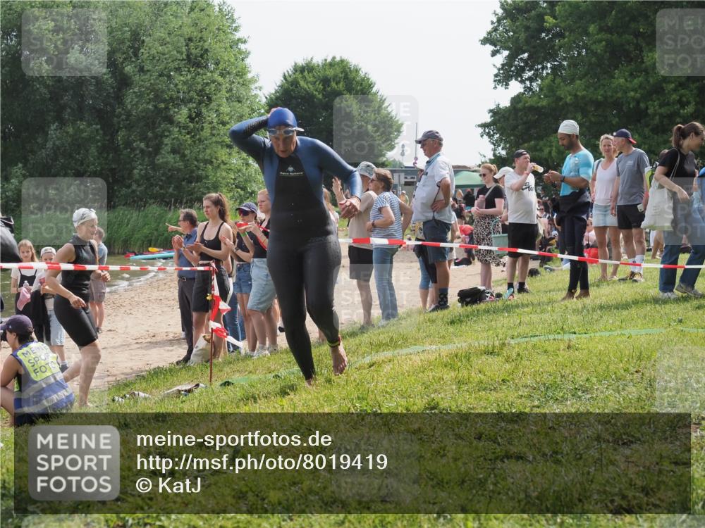 15.06.2025 - 27. Vierlanden-Triathlon KatJ http://msf.ph/oto/8019419 15.06.2025 10:19:09 Schwimmen 478, 498, 543, 558 meine-sportfotos.de