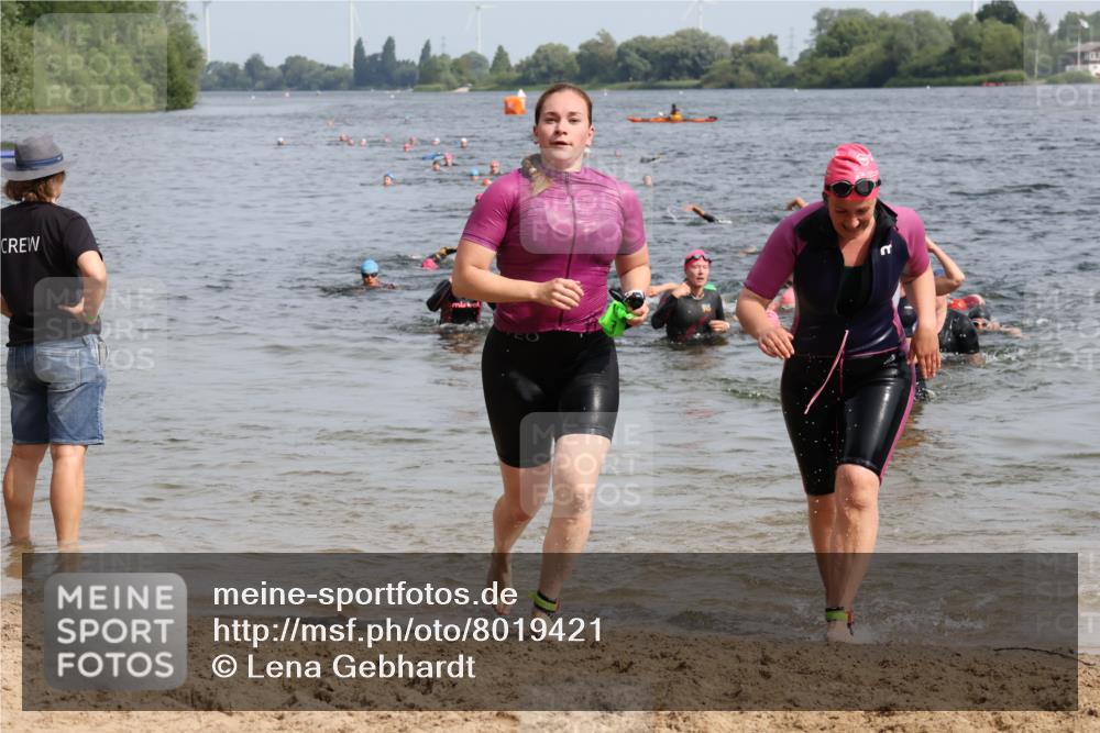 15.06.2025 - 27. Vierlanden-Triathlon Lena Gebhardt http://msf.ph/oto/8019421 15.06.2025 10:17:13 Schwimmen 479, 510, 529, 556, 567, 575, 581, 584, 602 meine-sportfotos.de