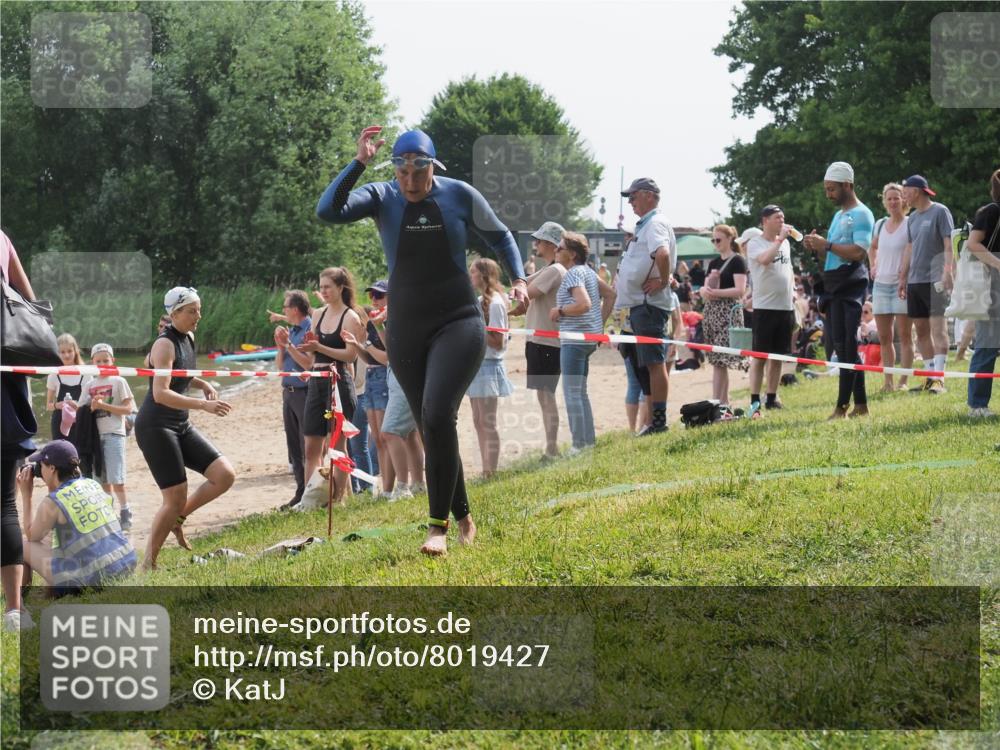 15.06.2025 - 27. Vierlanden-Triathlon KatJ http://msf.ph/oto/8019427 15.06.2025 10:19:10 Schwimmen 478, 498, 543, 558 meine-sportfotos.de