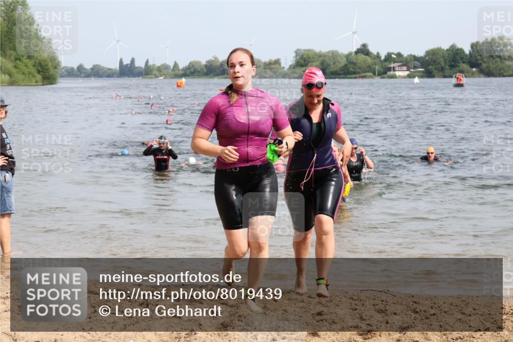 15.06.2025 - 27. Vierlanden-Triathlon Lena Gebhardt http://msf.ph/oto/8019439 15.06.2025 10:17:14 Schwimmen 479, 510, 529, 556, 567, 575, 581, 584, 602 meine-sportfotos.de
