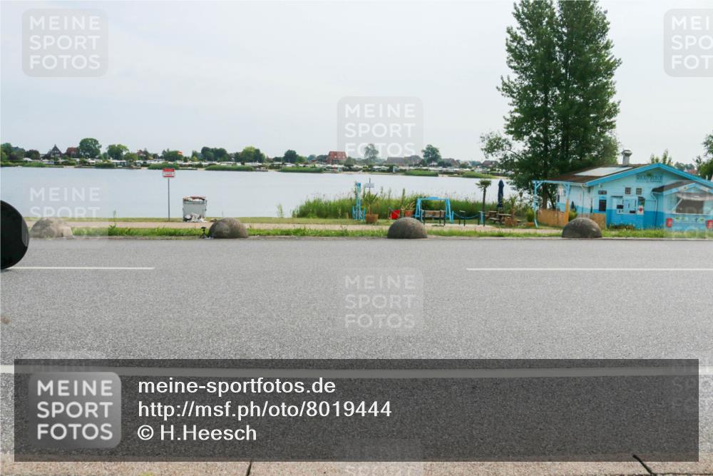 15.06.2025 - 27. Vierlanden-Triathlon H.Heesch http://msf.ph/oto/8019444 15.06.2025 10:22:54 Radfahren 86, 509, 587, 632 meine-sportfotos.de