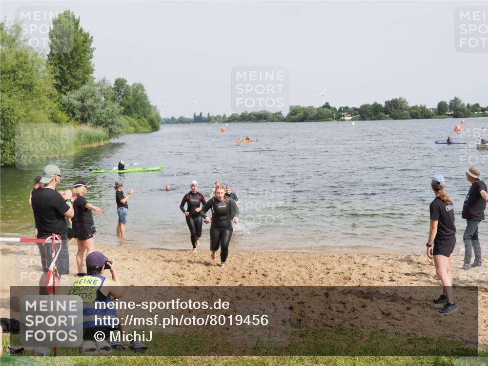 21.06.2025 - 27. Vierlanden-Triathlon MichiJ http://msf.ph/oto/8019456 15.06.2026 10:19:49 Schwimmen 500, 503, 539, 569, 578, 603 meine-sportfotos.de