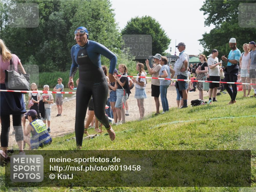 15.06.2025 - 27. Vierlanden-Triathlon KatJ http://msf.ph/oto/8019458 15.06.2025 10:19:10 Schwimmen 478, 498, 543, 558 meine-sportfotos.de