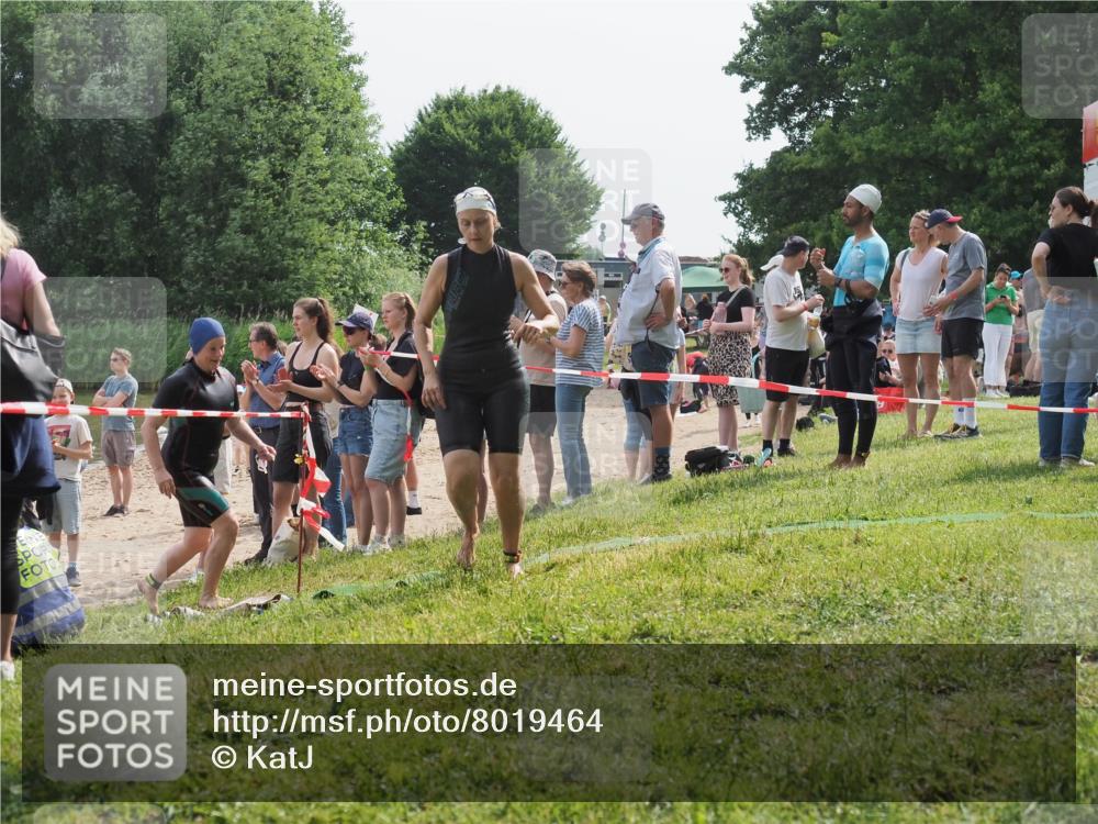 15.06.2025 - 27. Vierlanden-Triathlon KatJ http://msf.ph/oto/8019464 15.06.2025 10:19:11 Schwimmen 478, 498, 543, 558 meine-sportfotos.de