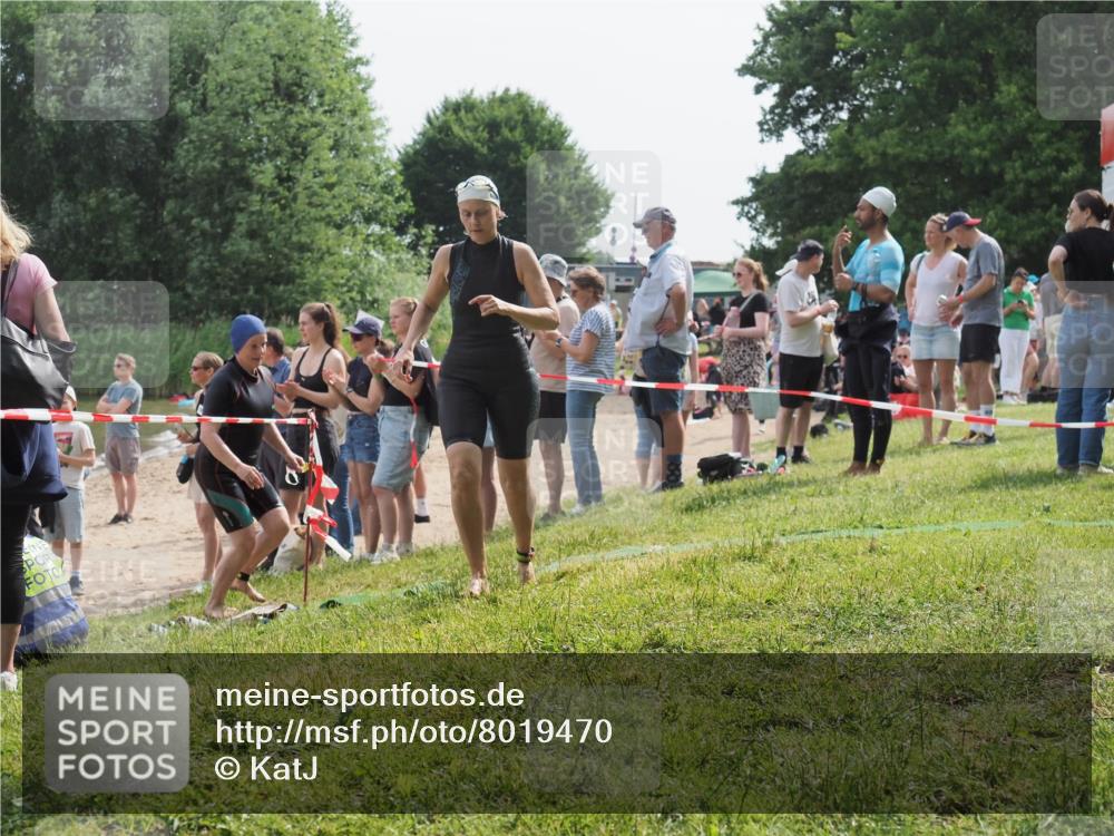 15.06.2025 - 27. Vierlanden-Triathlon KatJ http://msf.ph/oto/8019470 15.06.2025 10:19:12 Schwimmen 478, 498, 543, 558 meine-sportfotos.de