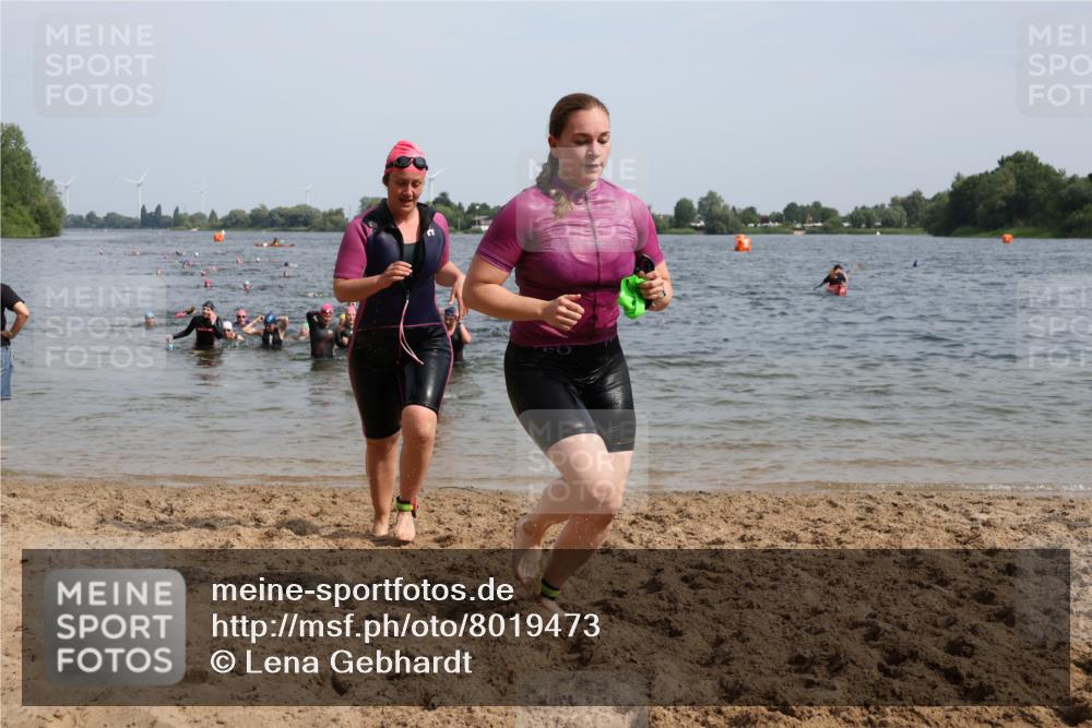 15.06.2025 - 27. Vierlanden-Triathlon Lena Gebhardt http://msf.ph/oto/8019473 15.06.2025 10:17:15 Schwimmen 479, 510, 529, 556, 575, 581, 584, 602 meine-sportfotos.de