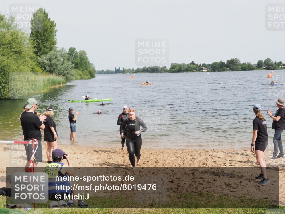 21.06.2025 - 27. Vierlanden-Triathlon MichiJ http://msf.ph/oto/8019476 15.06.2026 10:19:50 Schwimmen 500, 503, 539, 569, 578 meine-sportfotos.de