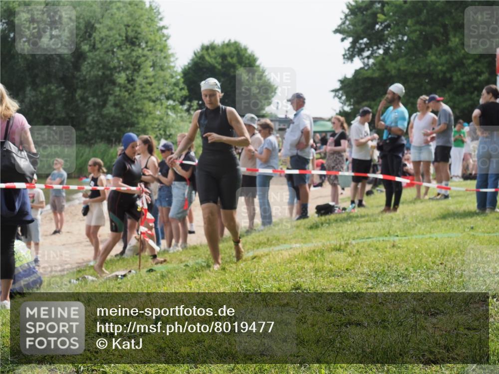 15.06.2025 - 27. Vierlanden-Triathlon KatJ http://msf.ph/oto/8019477 15.06.2025 10:19:12 Schwimmen 478, 498, 543, 558 meine-sportfotos.de