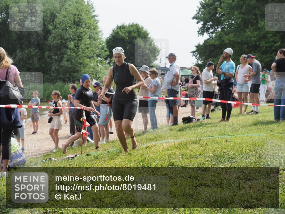 15.06.2025 - 27. Vierlanden-Triathlon KatJ http://msf.ph/oto/8019481 15.06.2025 10:19:12 Schwimmen 478, 498, 543, 558 meine-sportfotos.de