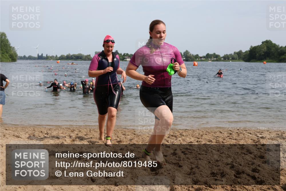 15.06.2025 - 27. Vierlanden-Triathlon Lena Gebhardt http://msf.ph/oto/8019485 15.06.2025 10:17:15 Schwimmen 479, 510, 529, 556, 575, 581, 584, 602 meine-sportfotos.de