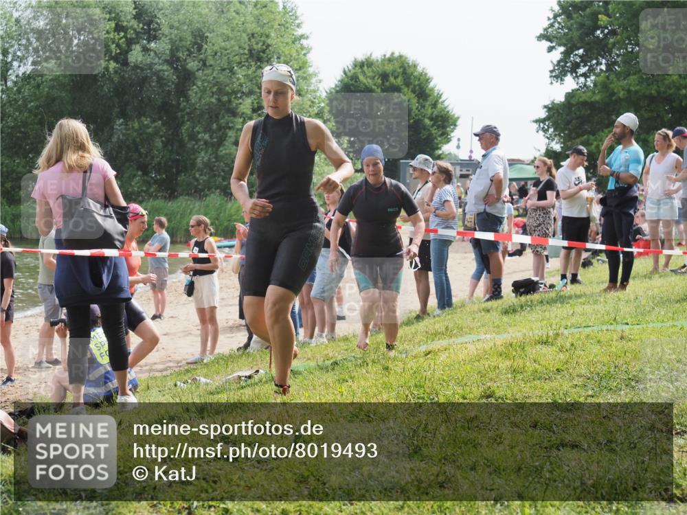15.06.2025 - 27. Vierlanden-Triathlon KatJ http://msf.ph/oto/8019493 15.06.2025 10:19:13 Schwimmen 478, 498, 543, 558 meine-sportfotos.de