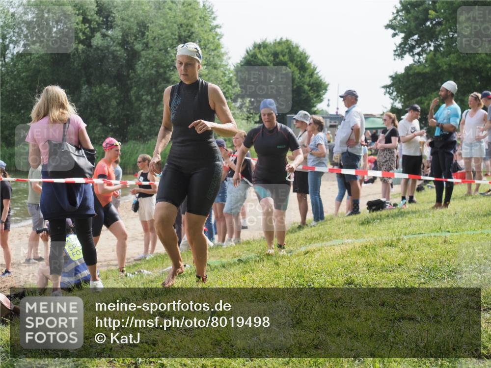 15.06.2025 - 27. Vierlanden-Triathlon KatJ http://msf.ph/oto/8019498 15.06.2025 10:19:13 Schwimmen 478, 498, 543, 558 meine-sportfotos.de