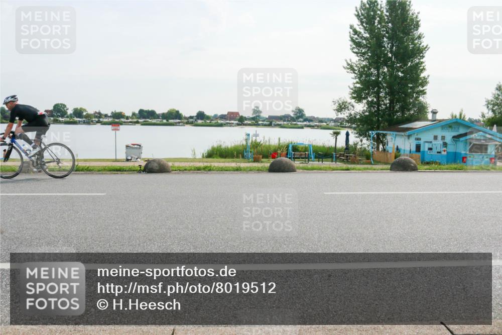 15.06.2025 - 27. Vierlanden-Triathlon H.Heesch http://msf.ph/oto/8019512 15.06.2025 09:38:32 Radfahren 123, 124 meine-sportfotos.de