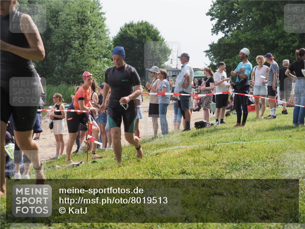 15.06.2025 - 27. Vierlanden-Triathlon KatJ http://msf.ph/oto/8019513 15.06.2025 10:19:14 Schwimmen 478, 498, 543, 558 meine-sportfotos.de