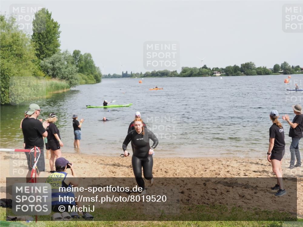 21.06.2025 - 27. Vierlanden-Triathlon MichiJ http://msf.ph/oto/8019520 15.06.2026 10:19:51 Schwimmen 500, 503, 539, 569, 578 meine-sportfotos.de