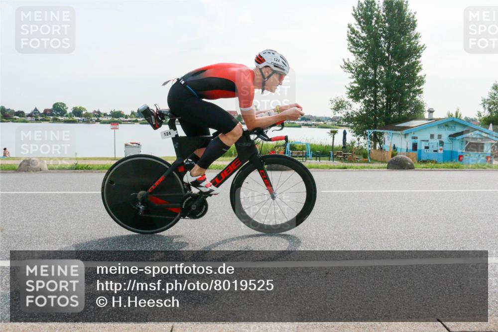 15.06.2025 - 27. Vierlanden-Triathlon H.Heesch http://msf.ph/oto/8019525 15.06.2025 09:38:36 Radfahren 4, 123, 124, 235 meine-sportfotos.de