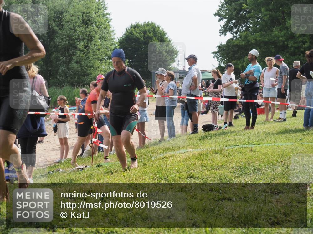 15.06.2025 - 27. Vierlanden-Triathlon KatJ http://msf.ph/oto/8019526 15.06.2025 10:19:14 Schwimmen 478, 498, 543, 558 meine-sportfotos.de
