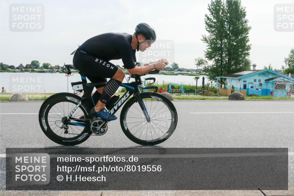 15.06.2025 - 27. Vierlanden-Triathlon H.Heesch http://msf.ph/oto/8019556 15.06.2025 09:38:39 Radfahren 4, 123, 124, 232, 235 meine-sportfotos.de