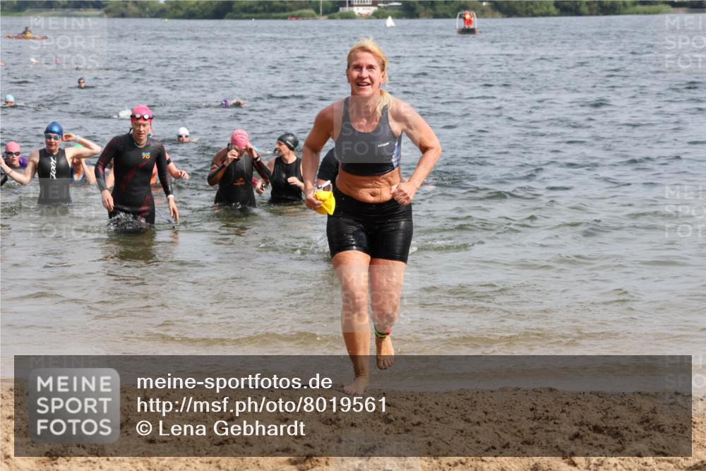 15.06.2025 - 27. Vierlanden-Triathlon Lena Gebhardt http://msf.ph/oto/8019561 15.06.2025 10:17:18 Schwimmen 510, 529, 556, 575, 581, 582, 584, 594 meine-sportfotos.de