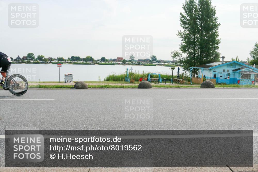 15.06.2025 - 27. Vierlanden-Triathlon H.Heesch http://msf.ph/oto/8019562 15.06.2025 09:38:41 Radfahren 4, 232, 235 meine-sportfotos.de