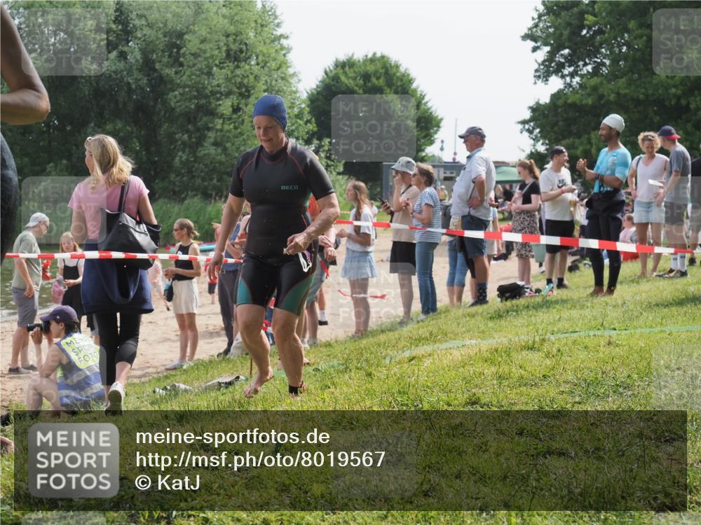 15.06.2025 - 27. Vierlanden-Triathlon KatJ http://msf.ph/oto/8019567 15.06.2025 10:19:14 Schwimmen 478, 498, 543, 558 meine-sportfotos.de