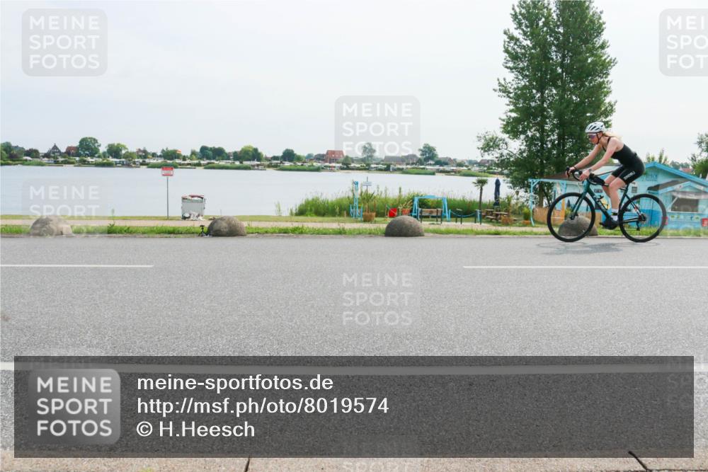 15.06.2025 - 27. Vierlanden-Triathlon H.Heesch http://msf.ph/oto/8019574 15.06.2025 10:23:16 Radfahren 80, 171, 528, 570, 597, 620 meine-sportfotos.de
