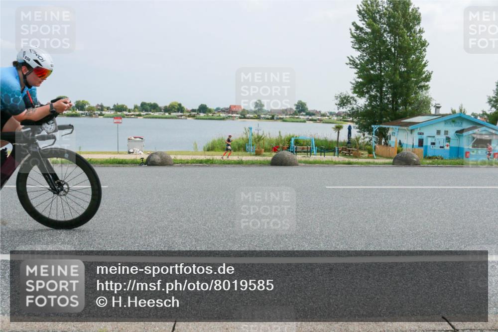 21.06.2025 - 27. Vierlanden-Triathlon H.Heesch http://msf.ph/oto/8019585 15.06.2025 12:02:24 Radfahren 800, 878, 936 meine-sportfotos.de
