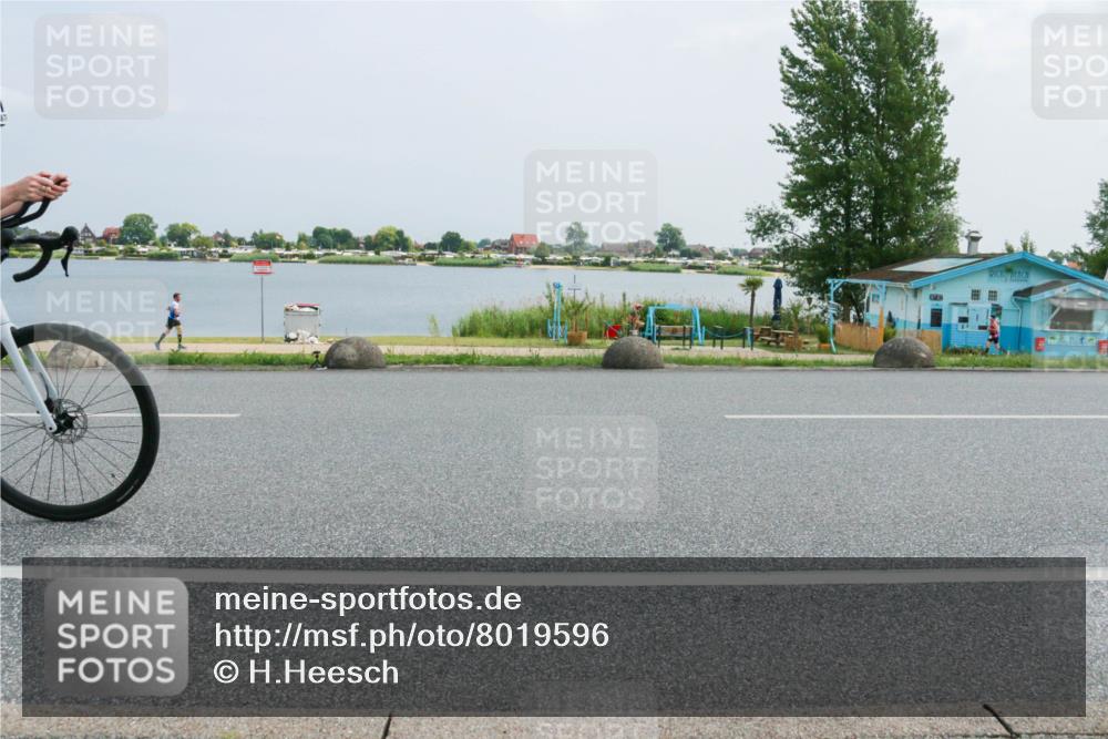 21.06.2025 - 27. Vierlanden-Triathlon H.Heesch http://msf.ph/oto/8019596 15.06.2025 12:02:26 Radfahren 878, 936 meine-sportfotos.de