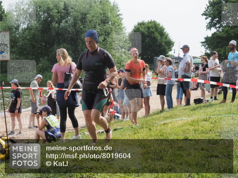 15.06.2025 - 27. Vierlanden-Triathlon KatJ http://msf.ph/oto/8019604 15.06.2025 10:19:15 Schwimmen 474, 478, 498, 543, 558 meine-sportfotos.de