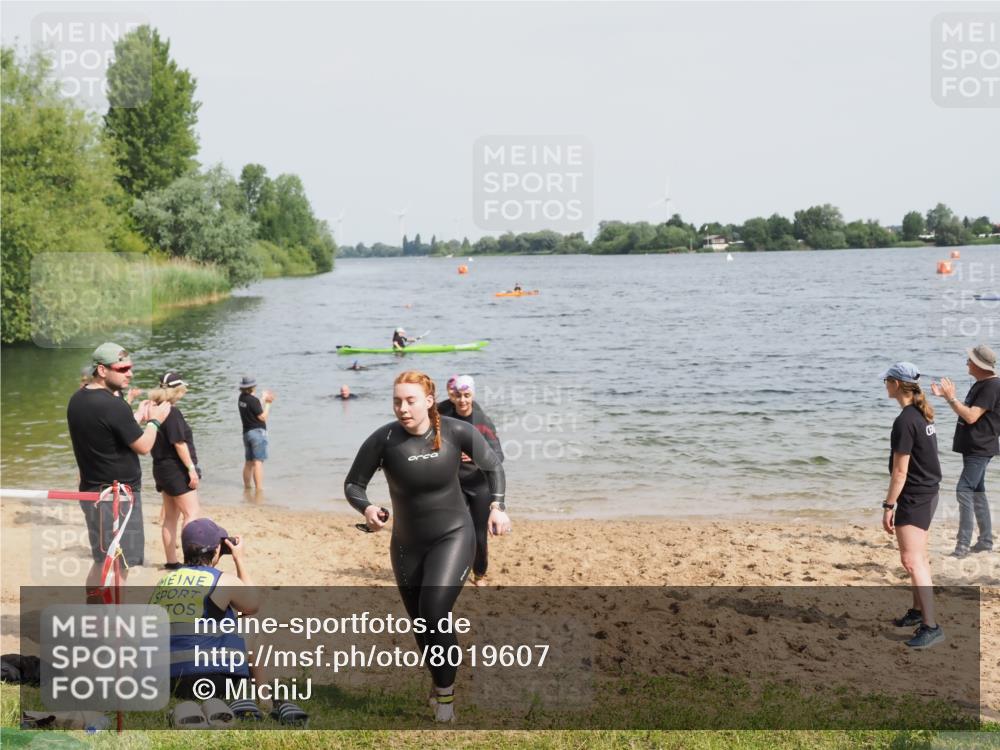 21.06.2025 - 27. Vierlanden-Triathlon MichiJ http://msf.ph/oto/8019607 15.06.2026 10:19:52 Schwimmen 500, 503, 539, 553, 569, 578 meine-sportfotos.de