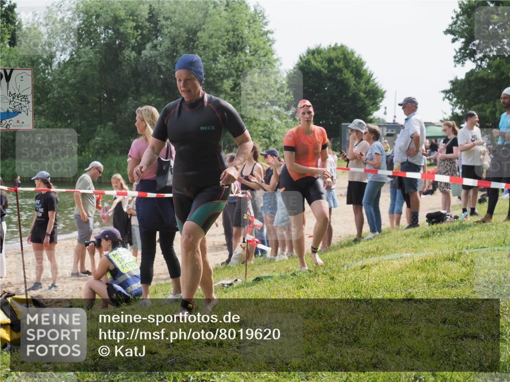 15.06.2025 - 27. Vierlanden-Triathlon KatJ http://msf.ph/oto/8019620 15.06.2025 10:19:15 Schwimmen 474, 478, 498, 543, 558 meine-sportfotos.de