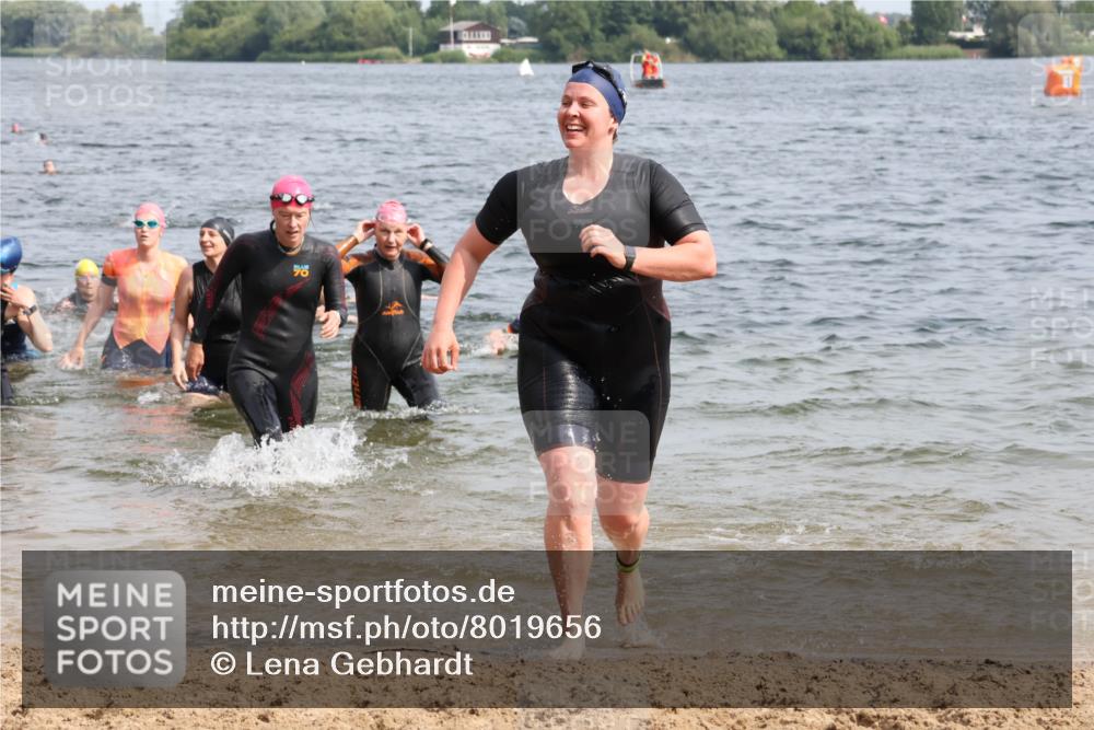 15.06.2025 - 27. Vierlanden-Triathlon Lena Gebhardt http://msf.ph/oto/8019656 15.06.2025 10:17:22 Schwimmen 529, 572, 575, 581, 582, 584, 594 meine-sportfotos.de