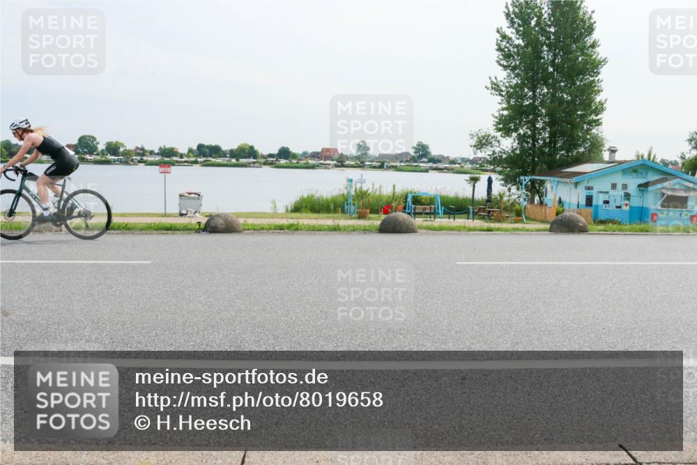 15.06.2025 - 27. Vierlanden-Triathlon H.Heesch http://msf.ph/oto/8019658 15.06.2025 10:23:17 Radfahren 80, 171, 528, 597, 620 meine-sportfotos.de